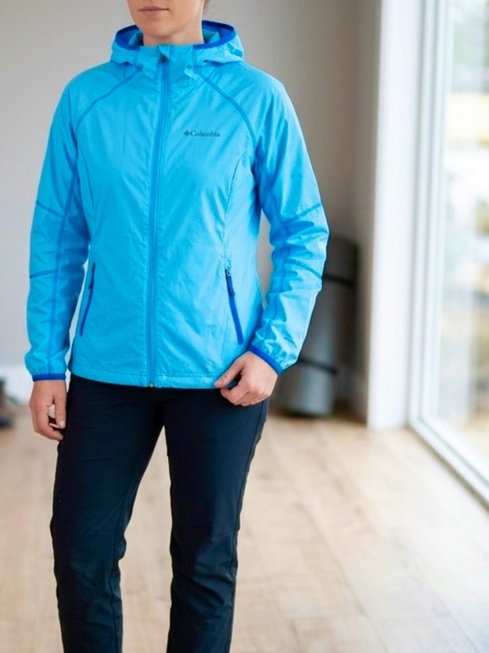 COLOMBIA HOODED JACKET SOFT SHELL SIZE XS